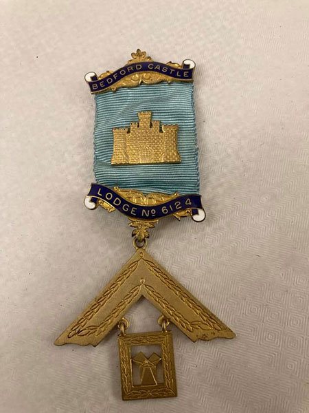 Past Masters Jewel -  Bedford Castle Lodge 6124